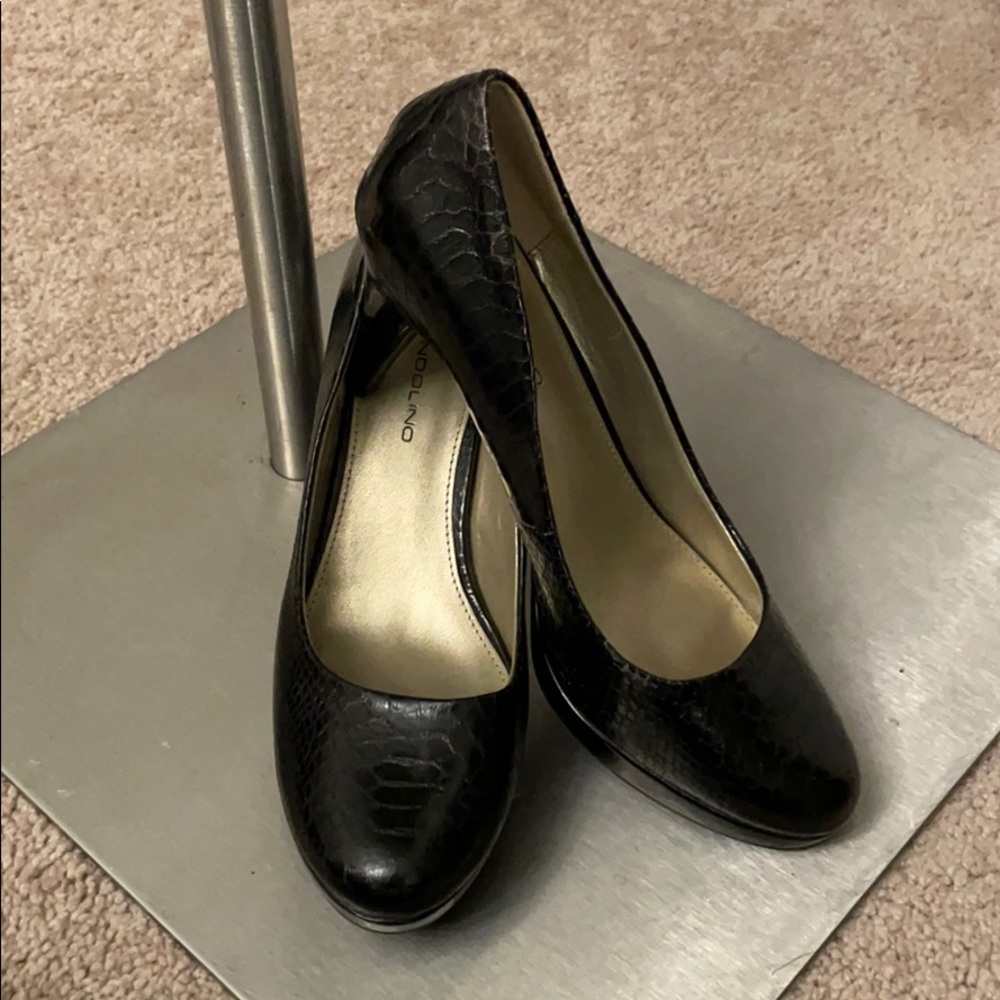 Black snake skin pumps